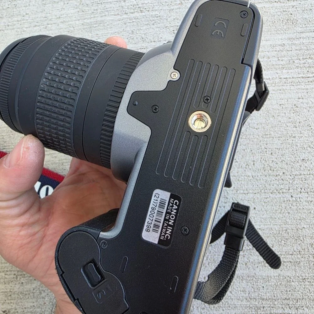 Canon EOS Rebel GII 35mm Film Camera w 35-80mm Lens Strap